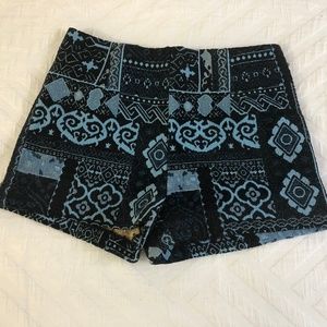 Ecote black and blue high-waisted shorts